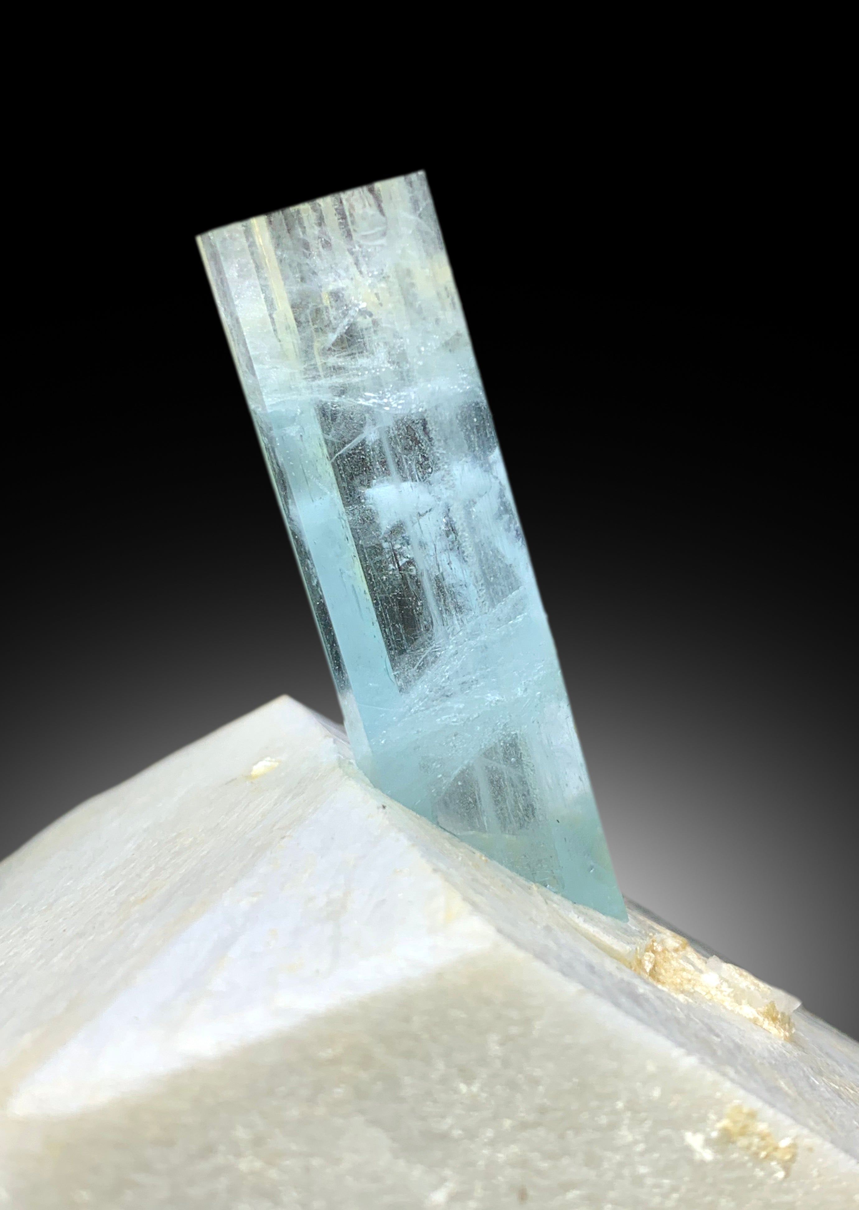 Natural Sky Blue Color Aquamarine Crystal on Microcline Feldpsar with Quartz, Aquamarine Specimen from Shigar valley Skardu Pakistan, 2465 g