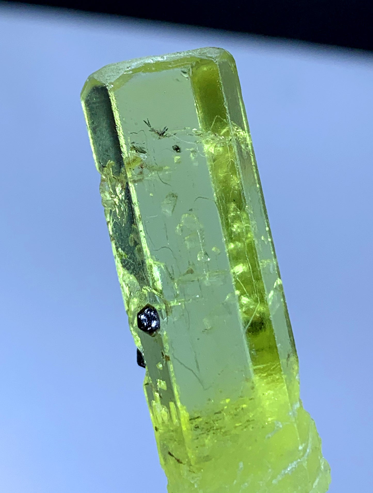 Transparent Yellow Heliodor with Dendrites Inclusions - 53.35 carats