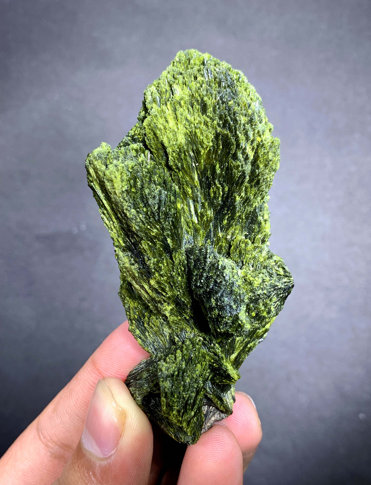 Tree Green Epidot Crystal From Pakistan - 85 Grams