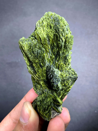 Tree Green Epidot Crystal From Pakistan - 85 Grams