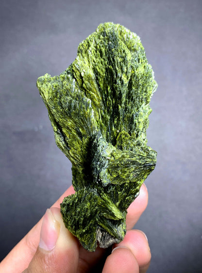 Tree Green Epidot Crystal From Pakistan - 85 Grams