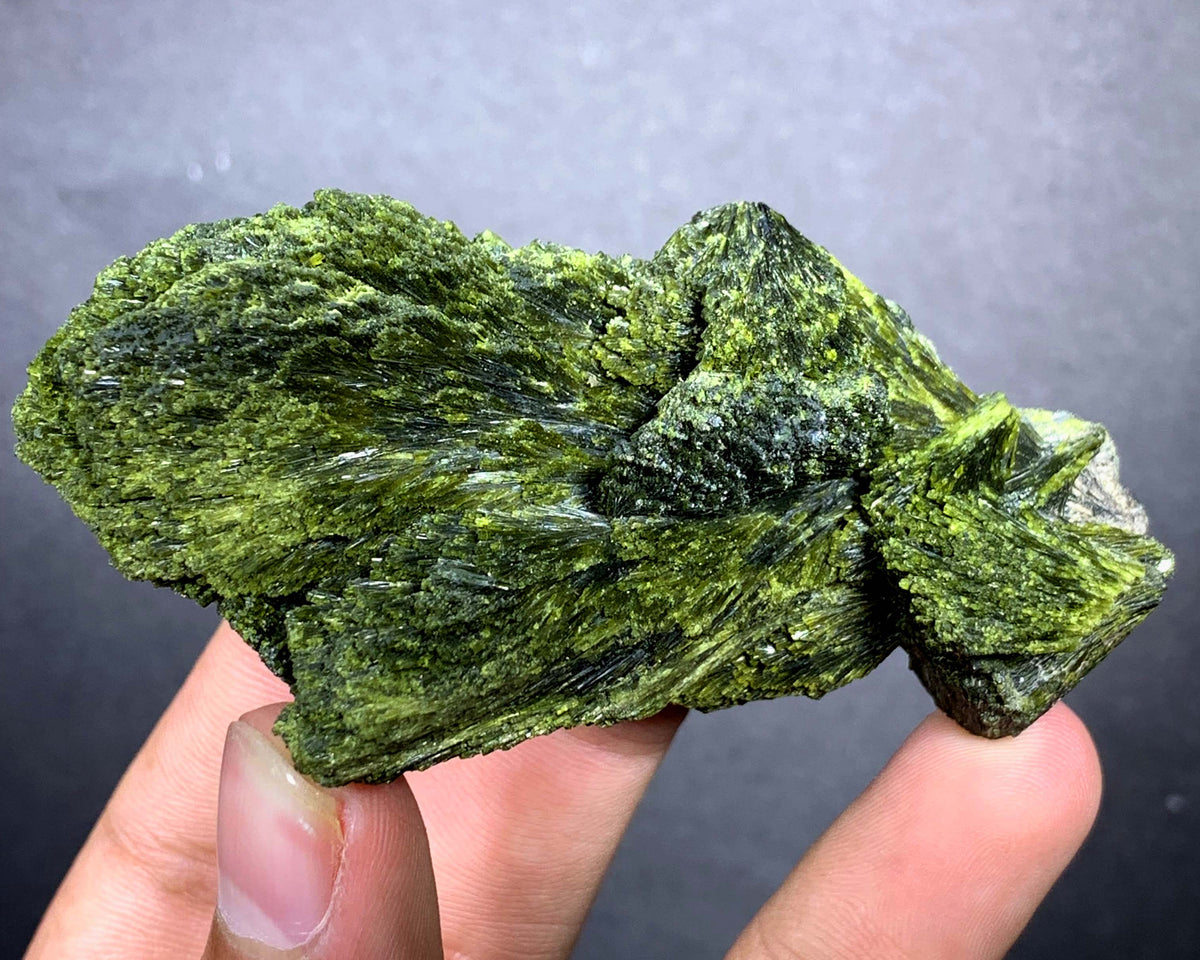 Tree Green Epidot Crystal From Pakistan - 85 Grams