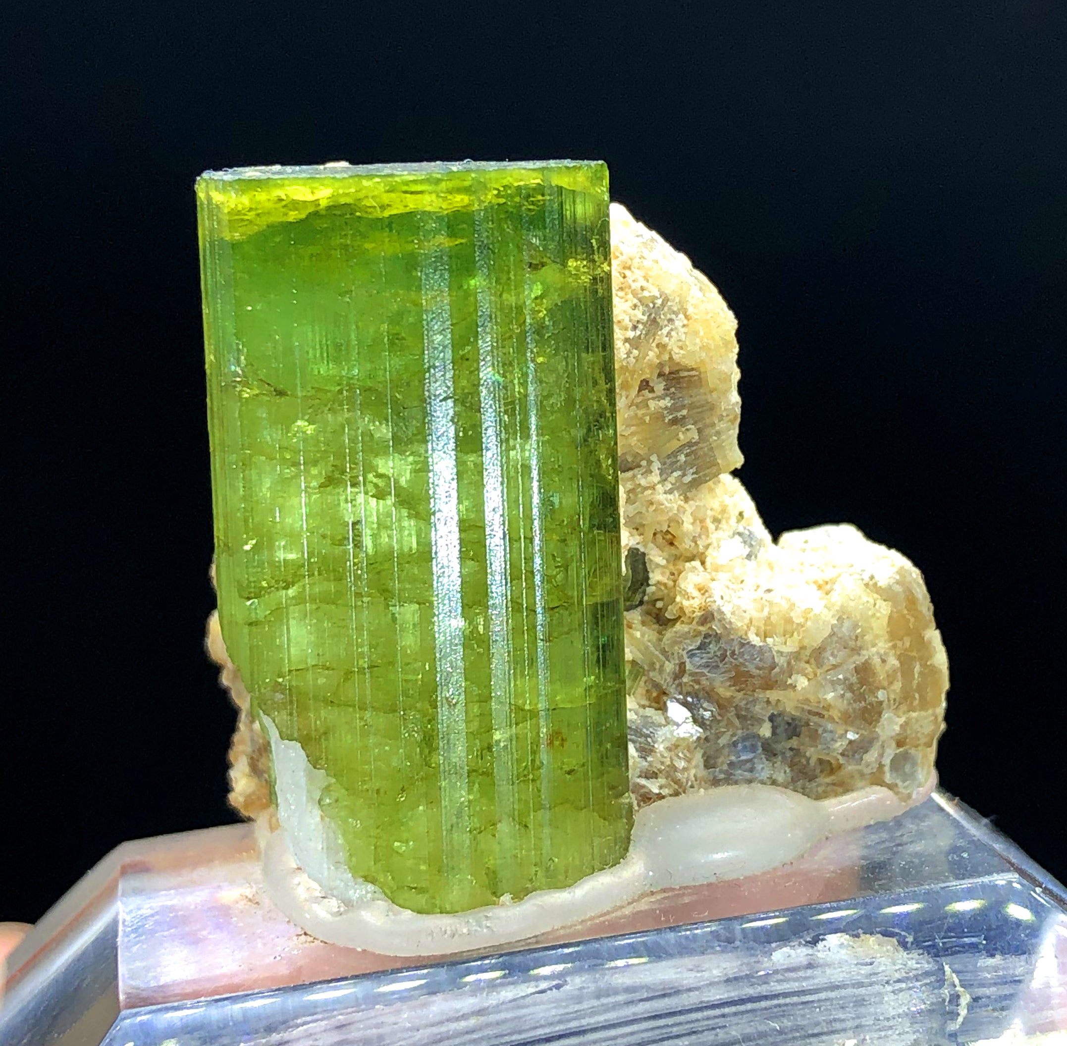 Natural Terminated Green Color Tourmaline Crystals with Albite, Raw Mineral, Crystal Specimen, Fine Mineral, Tourmaline Gemstone