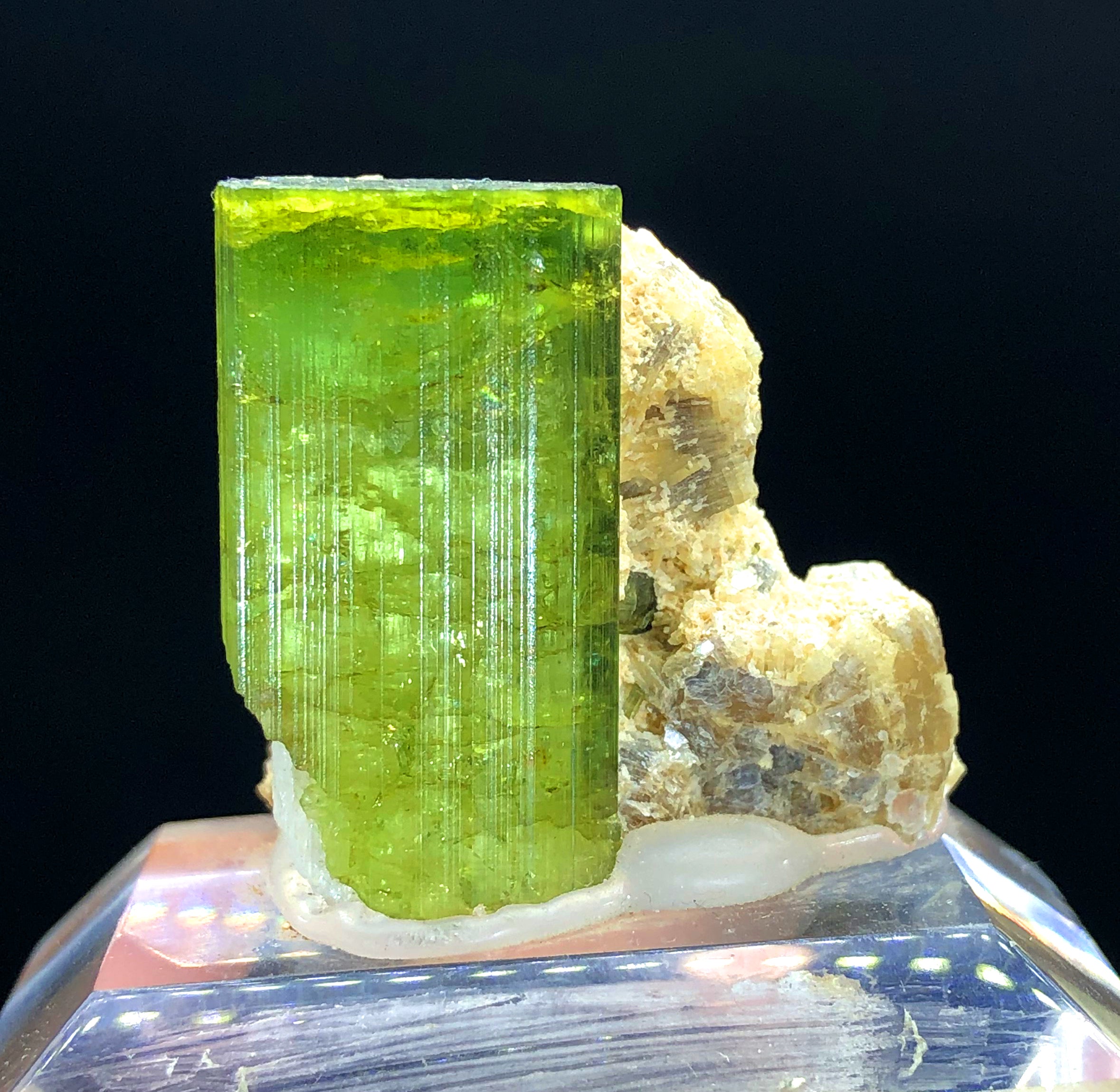 Natural Terminated Green Color Tourmaline Crystals with Albite, Raw Mineral, Crystal Specimen, Fine Mineral, Tourmaline Gemstone