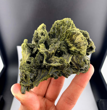 Tree Green Epidot Crystal From Pakistan - 212 Grams
