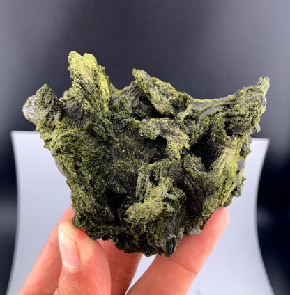 Tree Green Epidot Crystal From Pakistan - 212 Grams