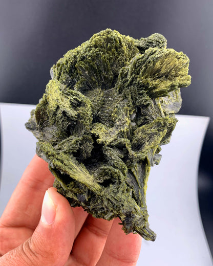 Tree Green Epidot Crystal From Pakistan - 212 Grams