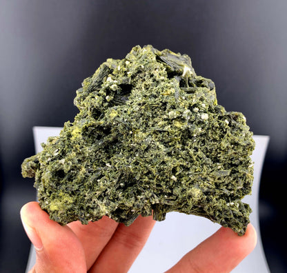 Tree Green Epidot Crystal From Pakistan - 212 Grams