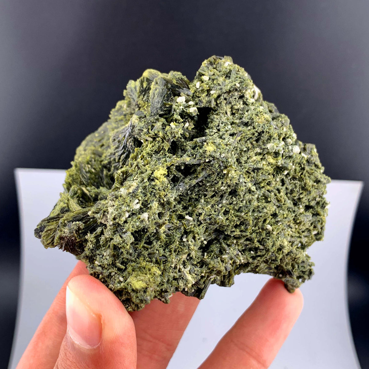 Tree Green Epidot Crystal From Pakistan - 212 Grams