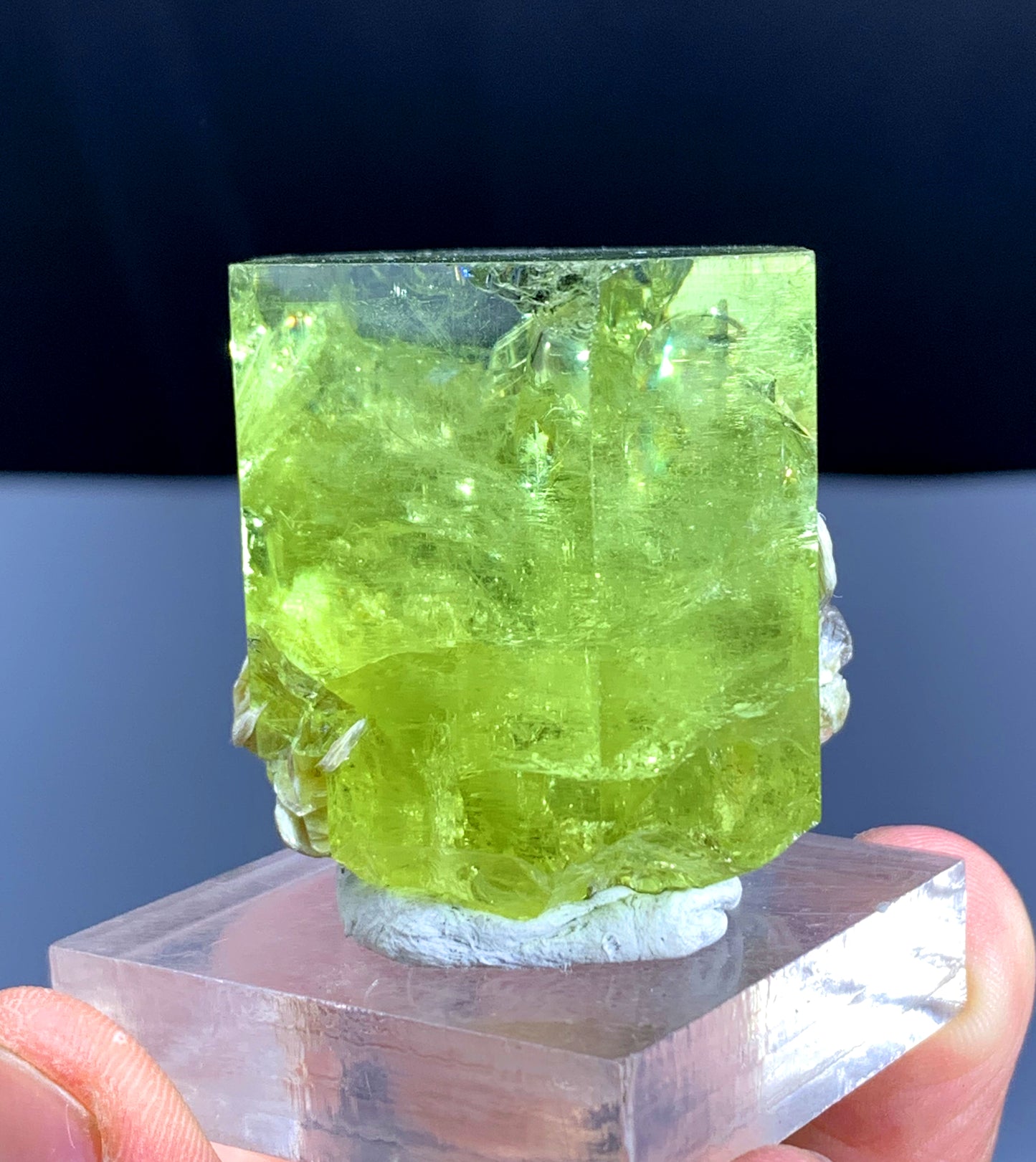 Yellow Heliodor var Beryl on Mica from Pakistan - 72 gram