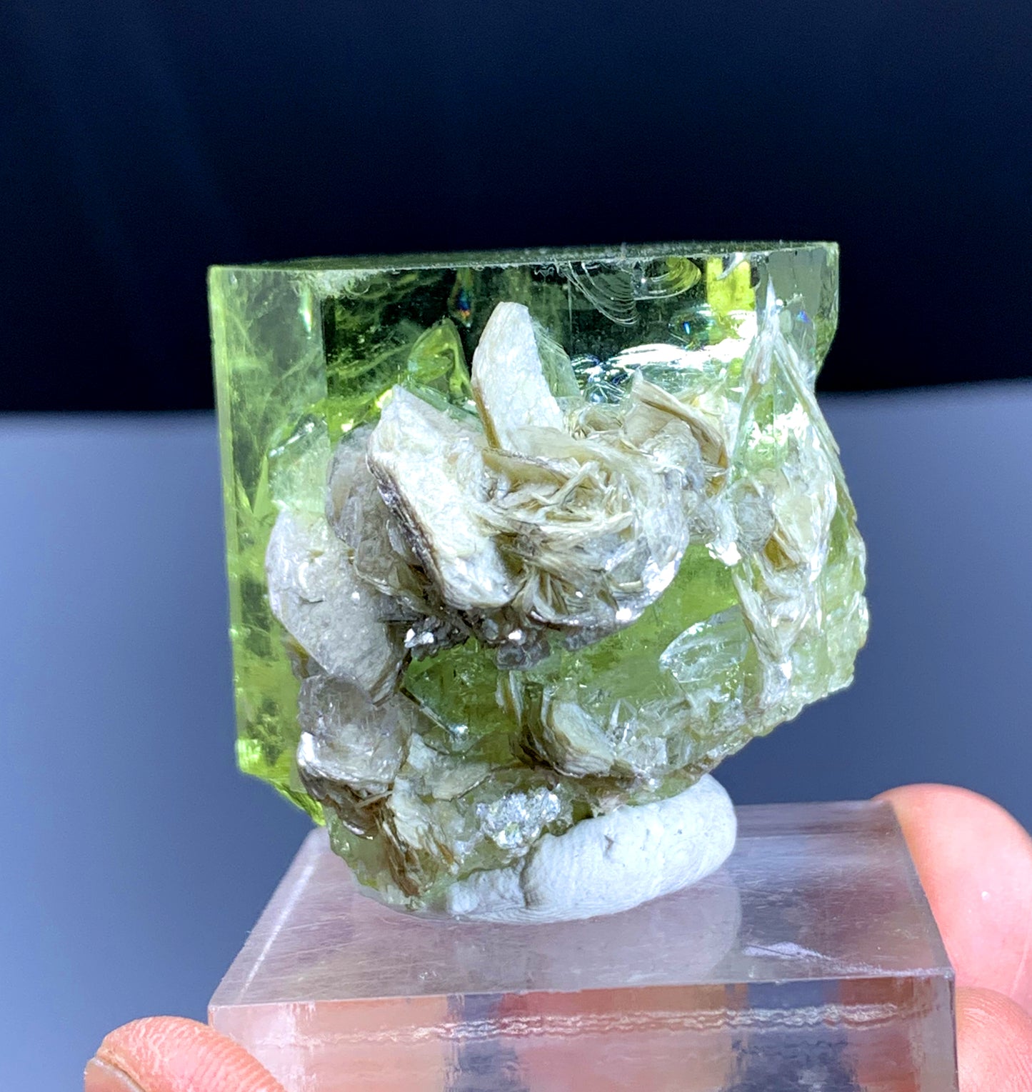 Yellow Heliodor var Beryl on Mica from Pakistan - 72 gram