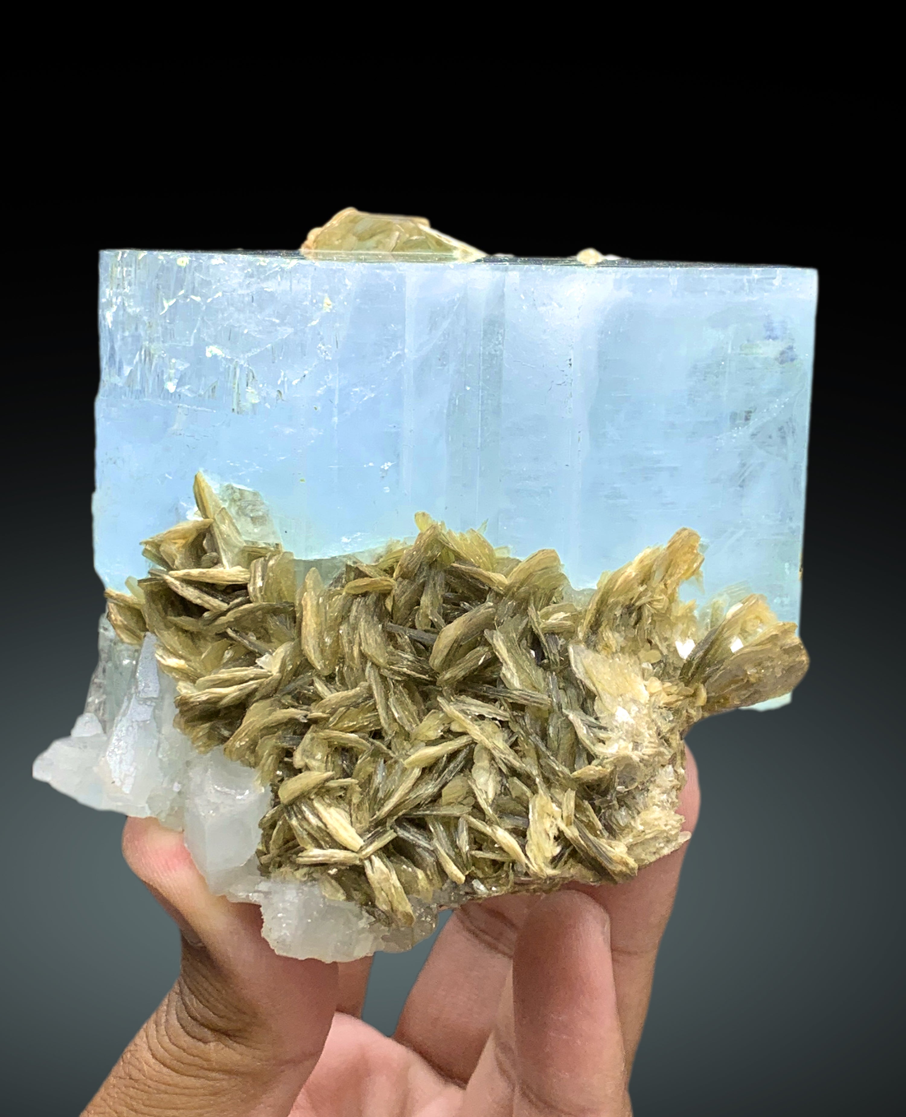 Sky Blue Color Aquamarine with Muscovite Mica from Chumar Bakhoor Gilgit Pakistan - 737 gram