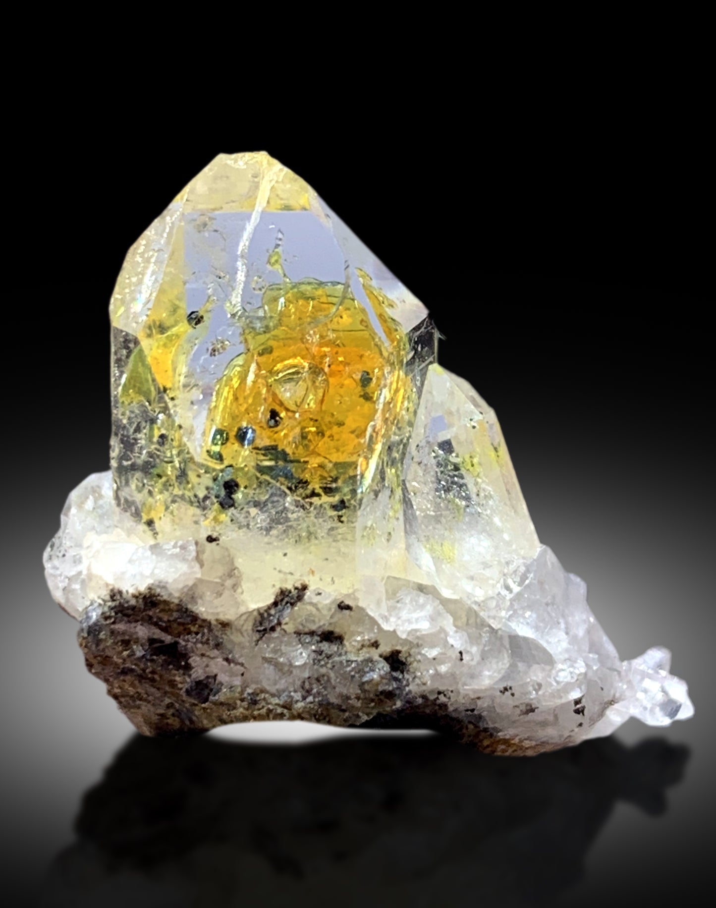Fluorescent Petroleum Quartz Crystals, Rare Quartz, Quartz Specimen, Quartz from Baluchistan Pakistan - 24.0 carat