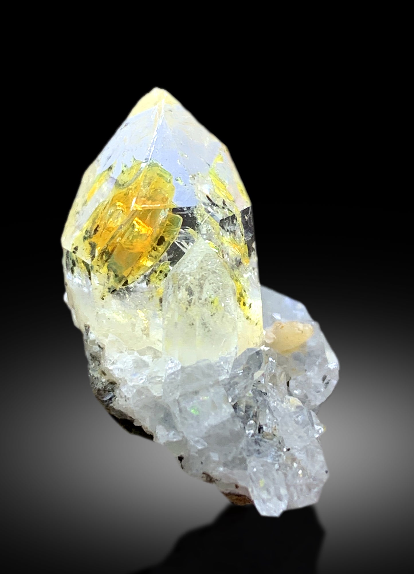 Fluorescent Petroleum Quartz Crystals, Rare Quartz, Quartz Specimen, Quartz from Baluchistan Pakistan - 24.0 carat