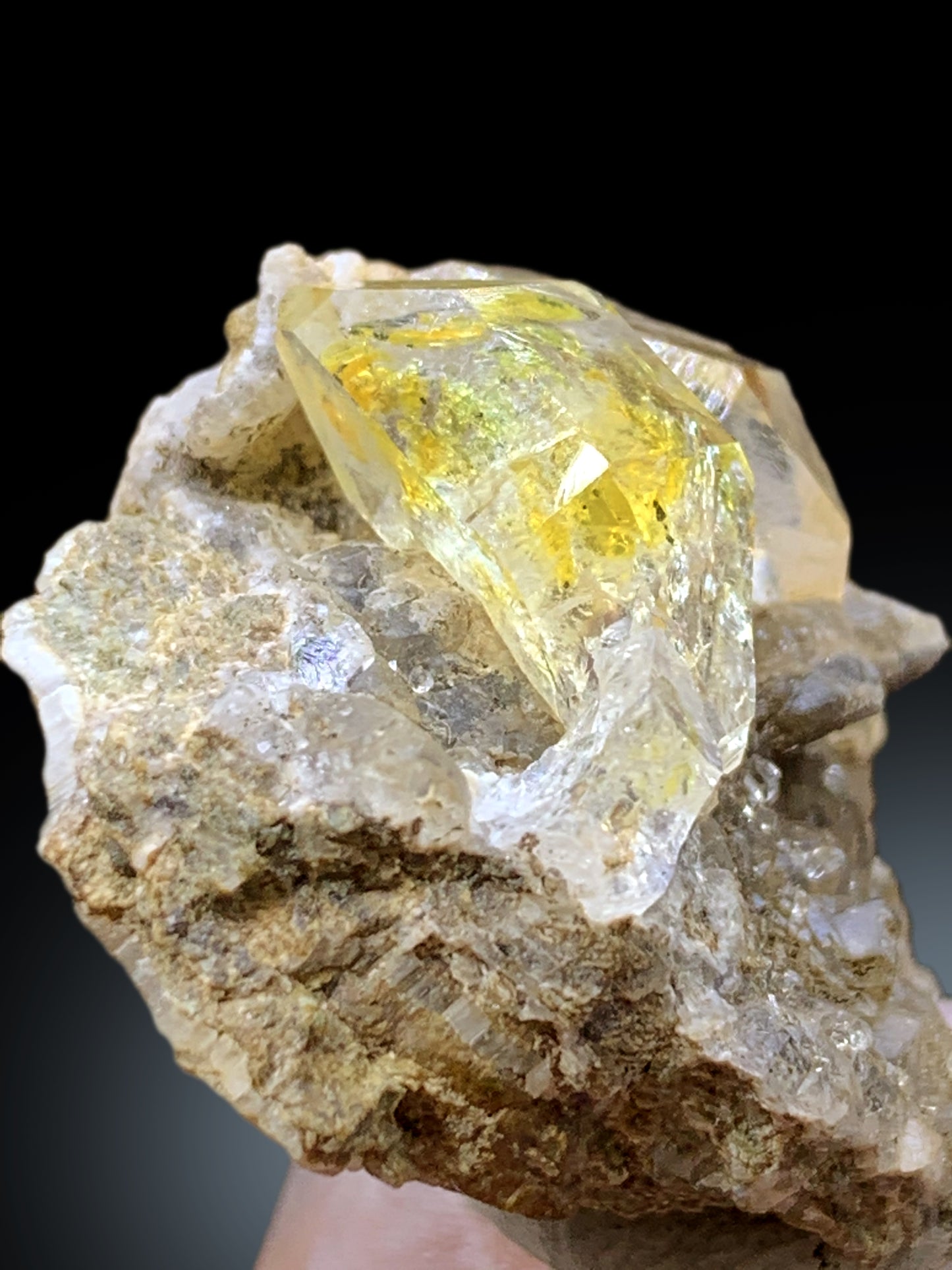Fluorescent Petroleum Quartz Crystals from Baluchistan Pakistan - 56.45 carat