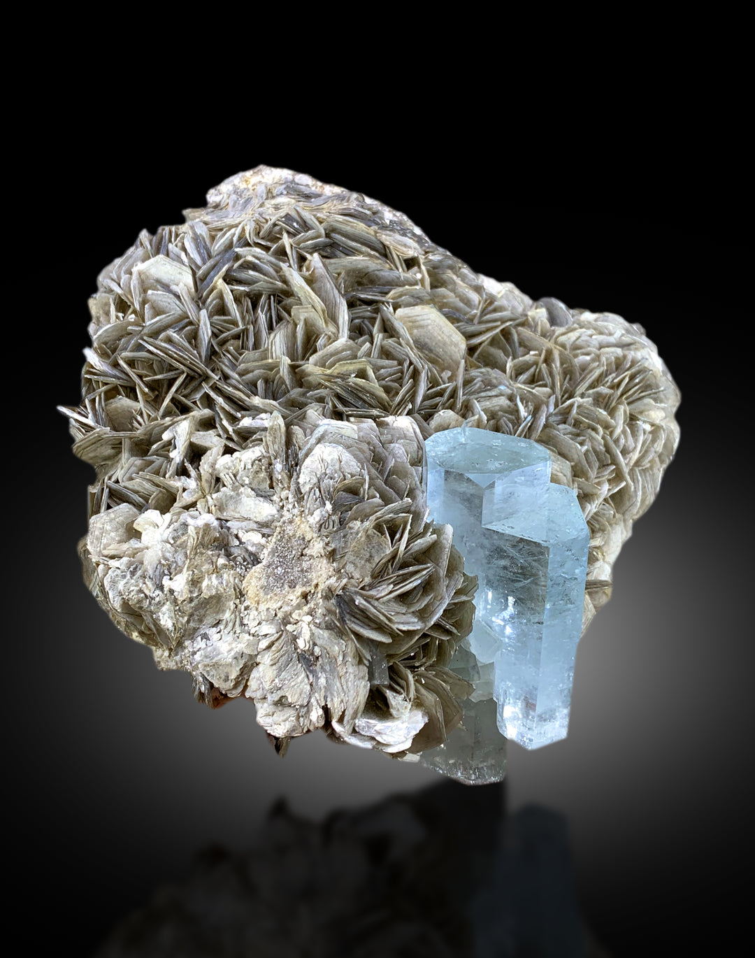 Natural Sky Blue Color Transparent Aquamarine Crystals with Muscovite Mica, Aquamarine Specimen, Raw Mineral, Fine Minerals - 1006 gram