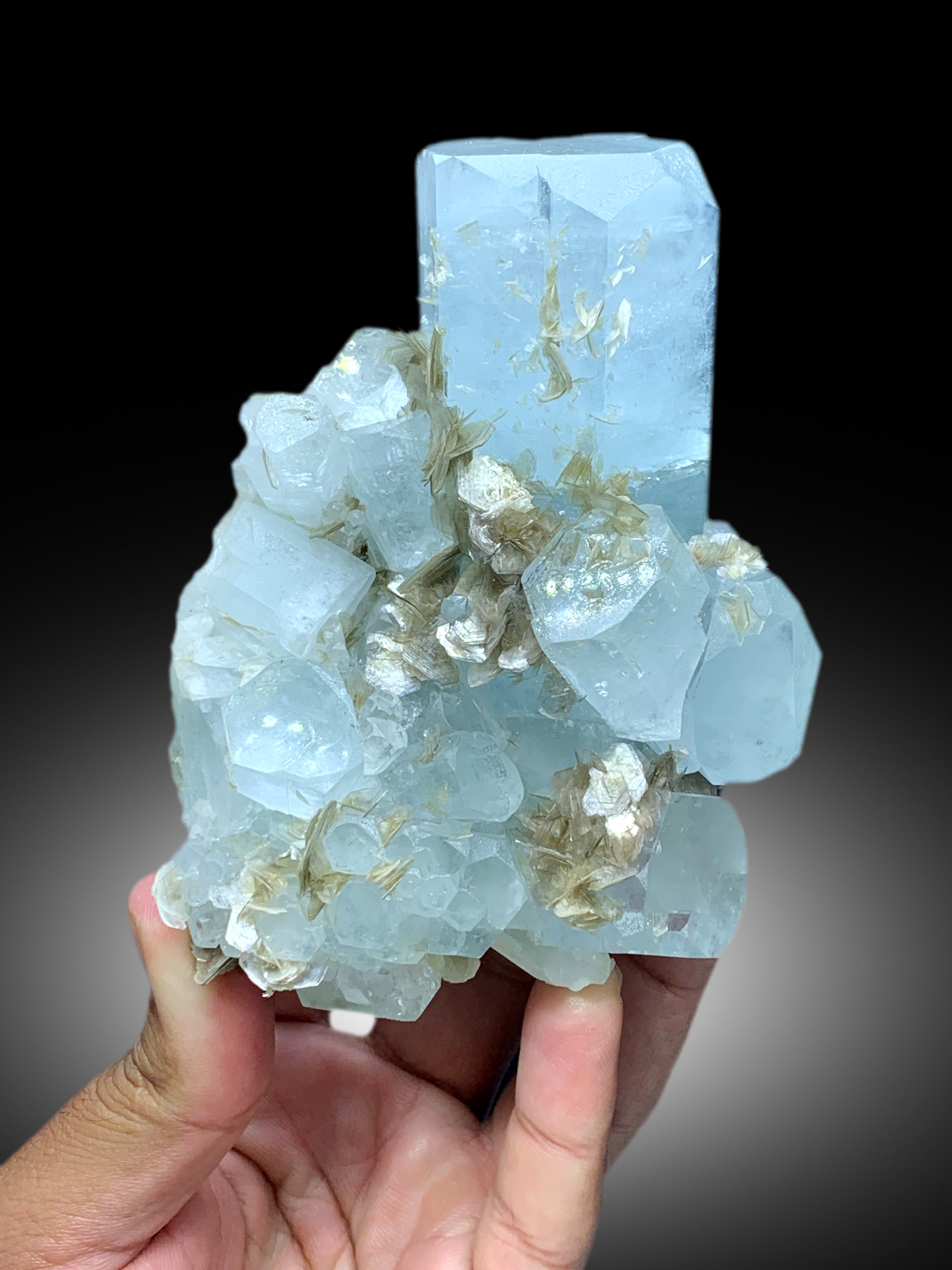 Aquamarine Crystals with Muscovite Mica from Pakistan, 618 gram