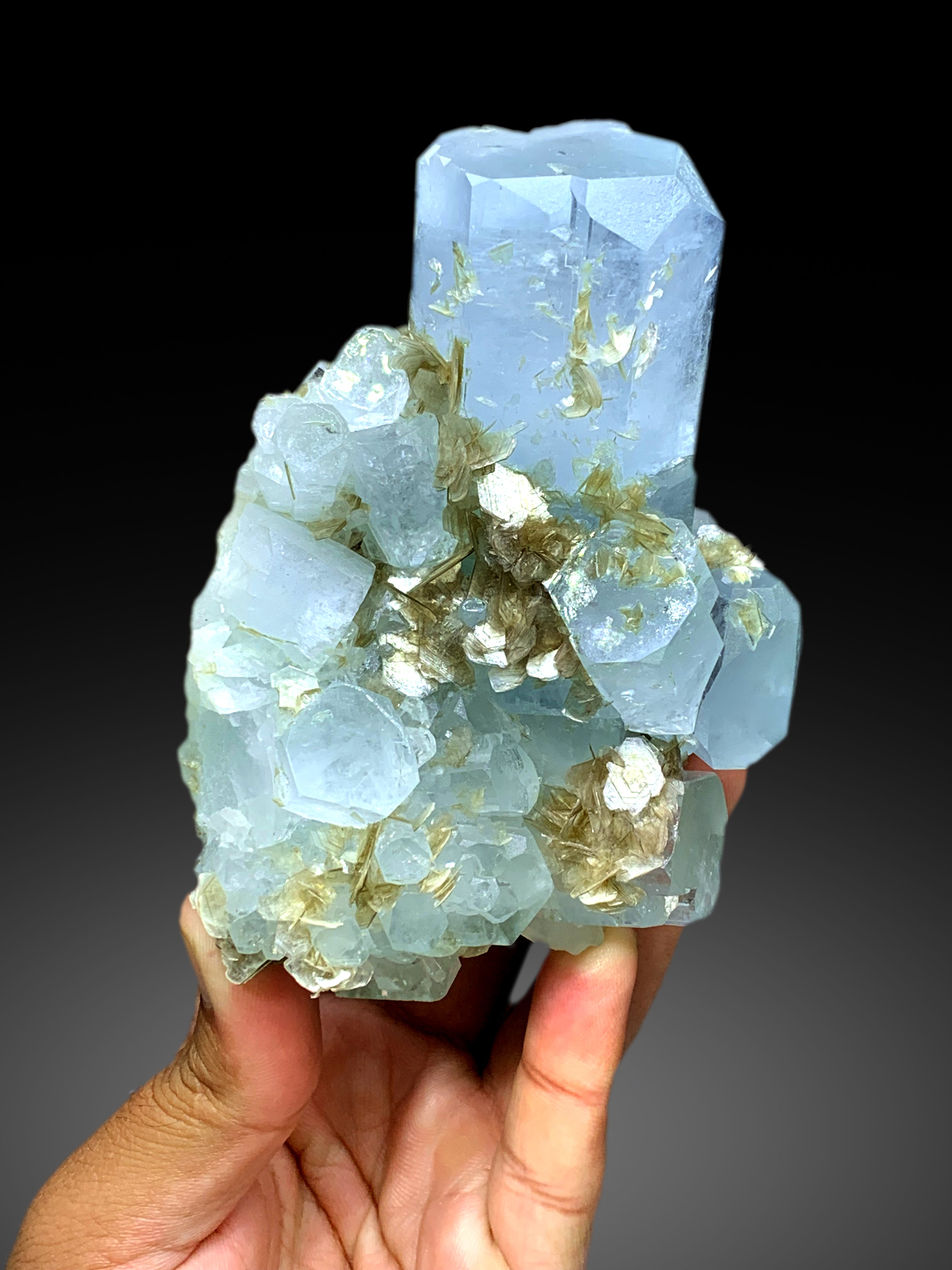 Aquamarine Crystals with Muscovite Mica from Pakistan, 618 gram