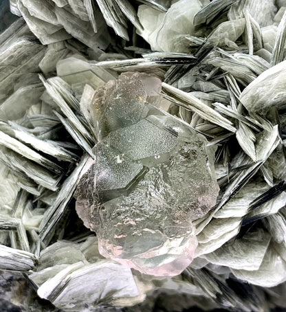 Museum Grade Sky Blue Aquamarine Crystals with Fluorite and Muscovite from Nagar valley Hunza, Gilgit Baltistan - 3820 gram