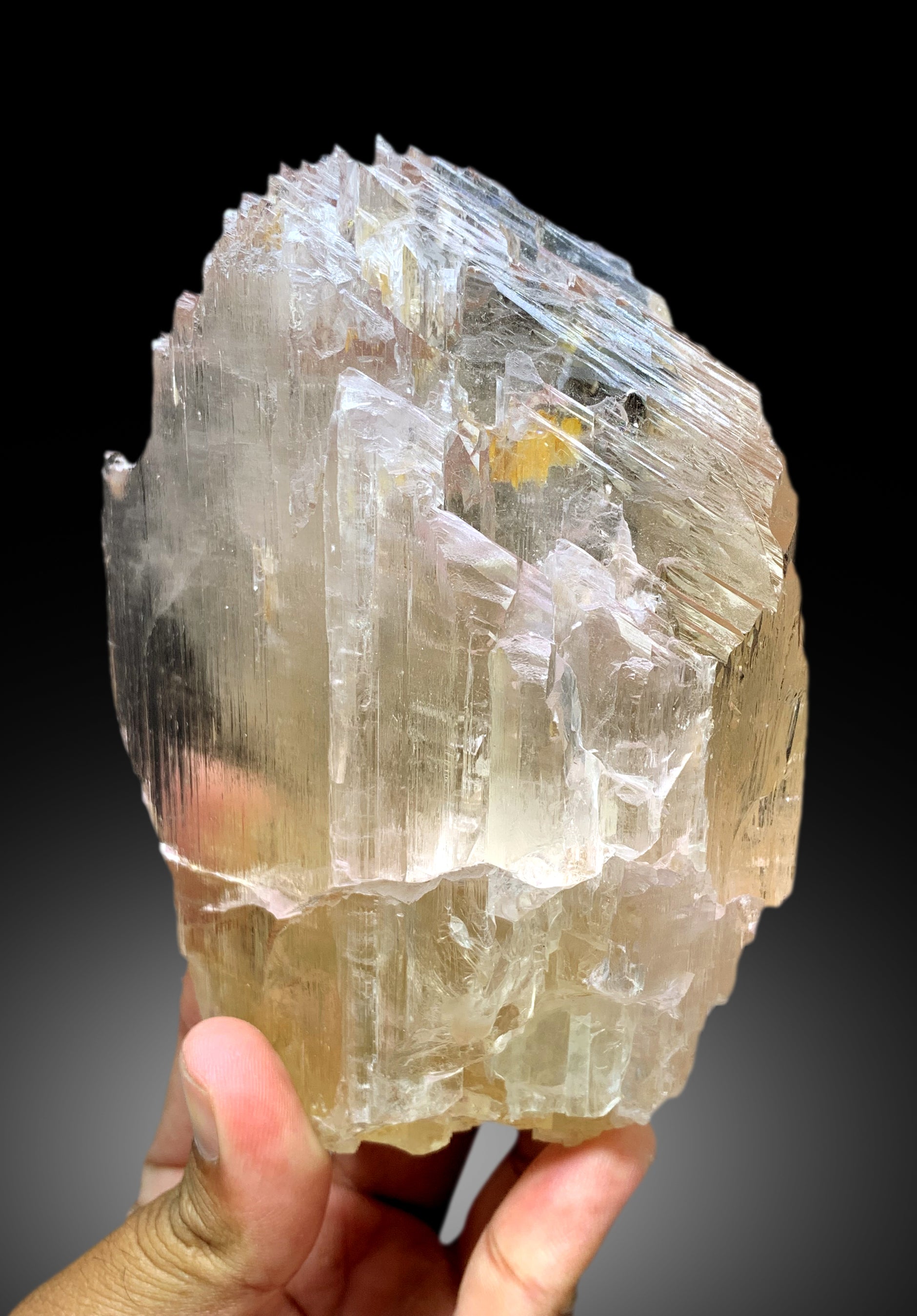 Kunzite Crystals – Minerals Paradise