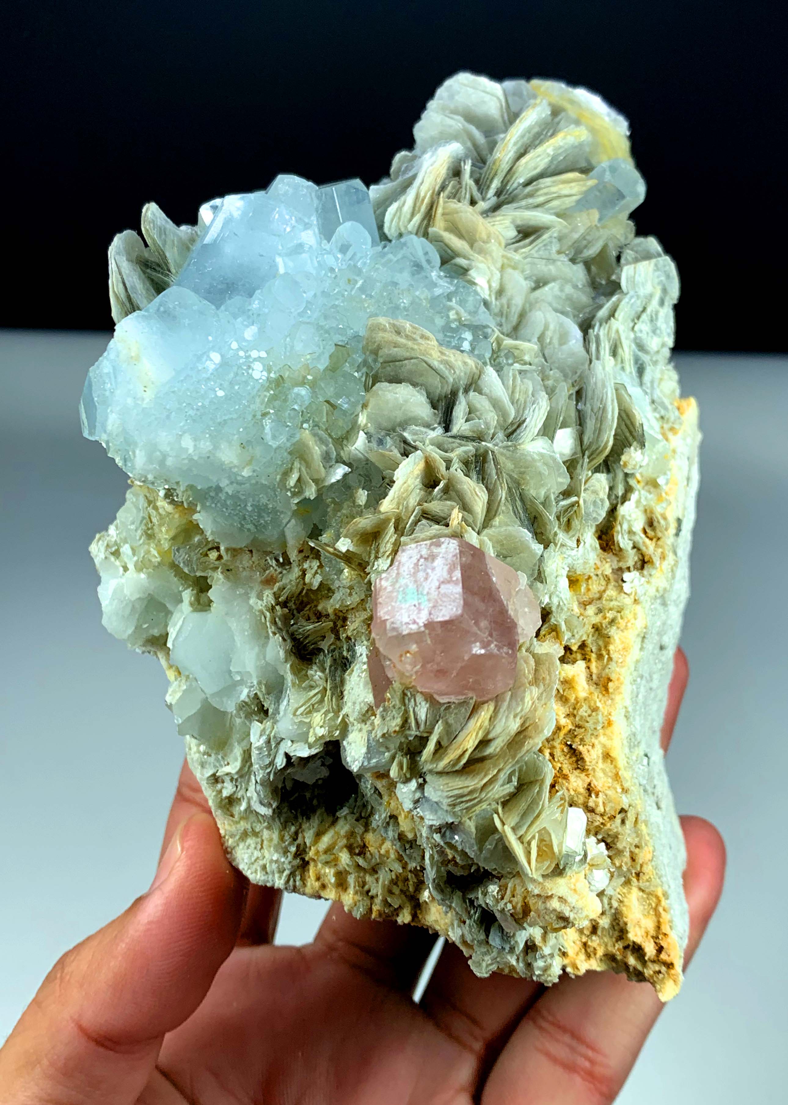 Aquamarine Crystals Cluster with Pink Apatite, Natural Aquamarine, Pink Apatite, Rare Specimen, Aquamarine Stone, Rare Mineral, 986 g