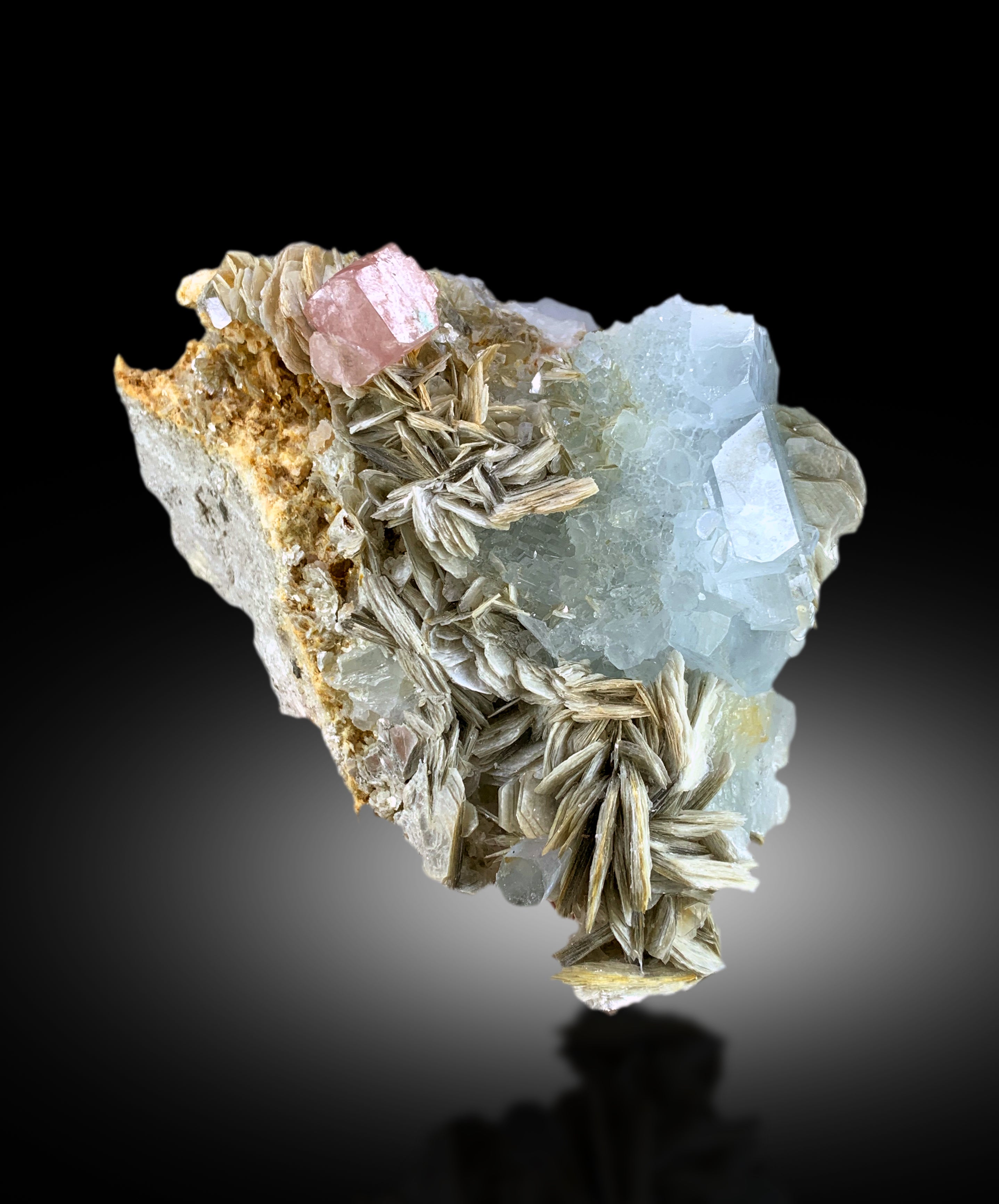 Aquamarine Crystals Cluster with Pink Apatite, Natural Aquamarine, Pink Apatite, Rare Specimen, Aquamarine Stone, Rare Mineral, 986 g