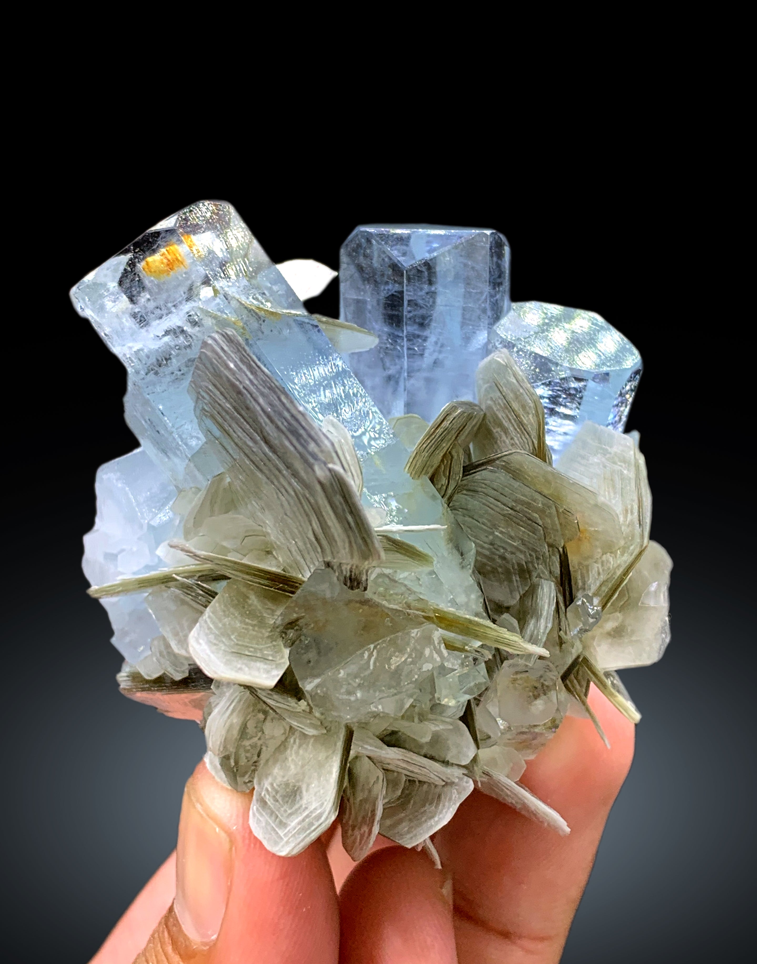 Aquamarine Crystals with Muscovite Mica from Pakistan, 143 gram