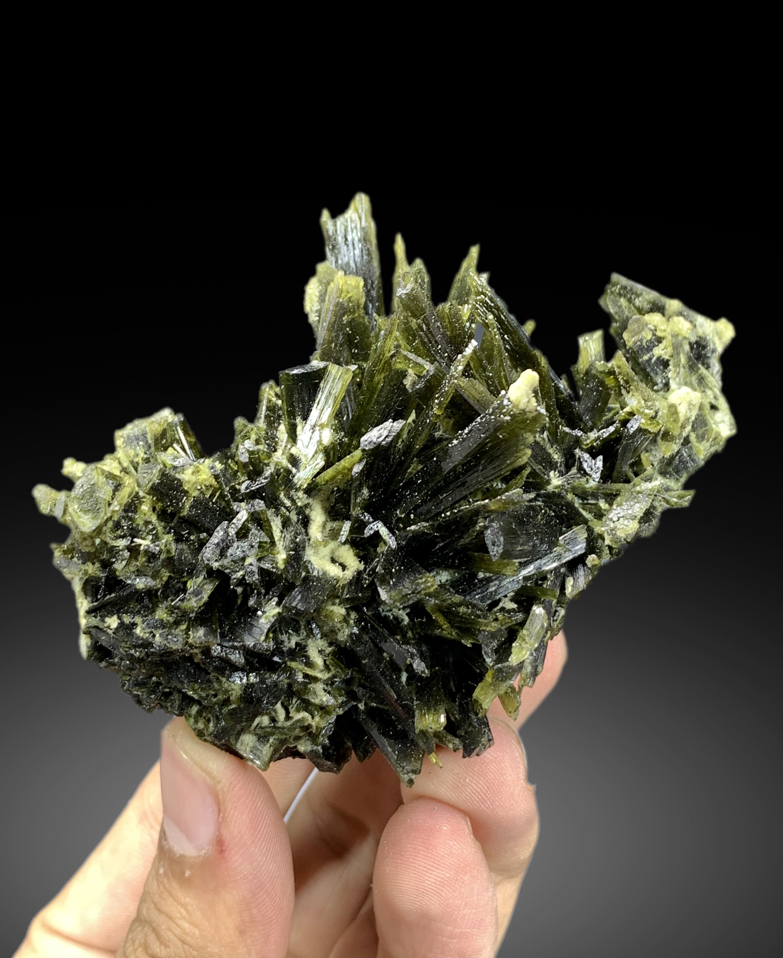 Natural Green Epidote Specimen from Skardu Pakistan - 132 gram
