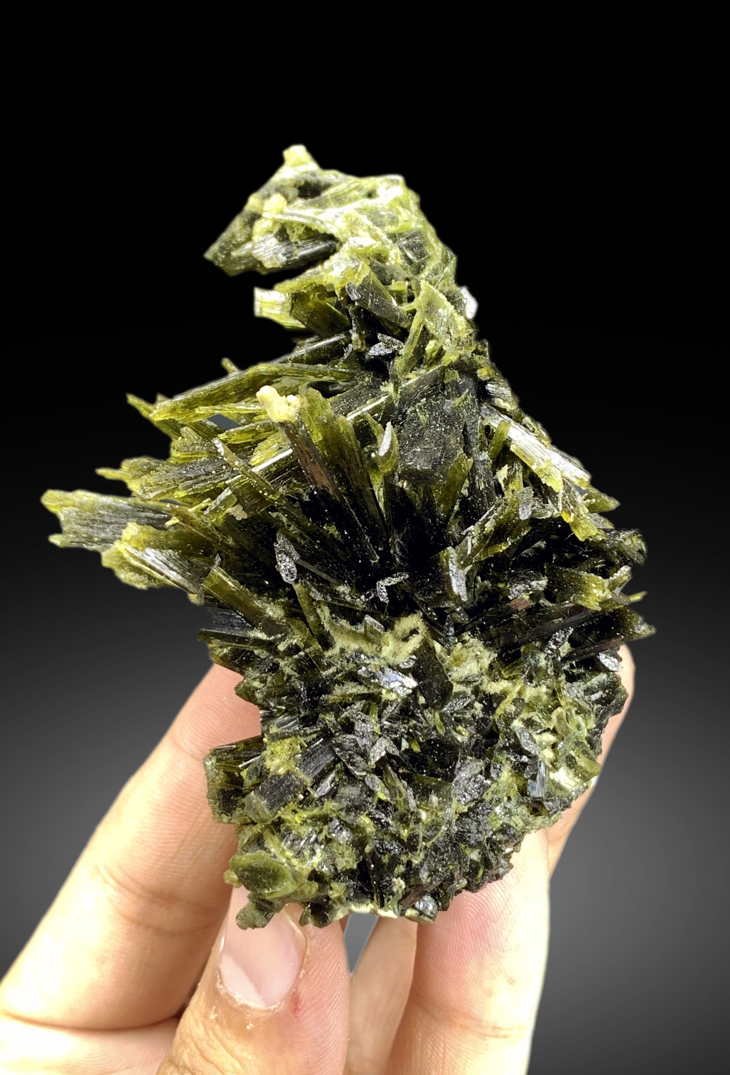 Natural Green Epidote Specimen from Skardu Pakistan - 132 gram