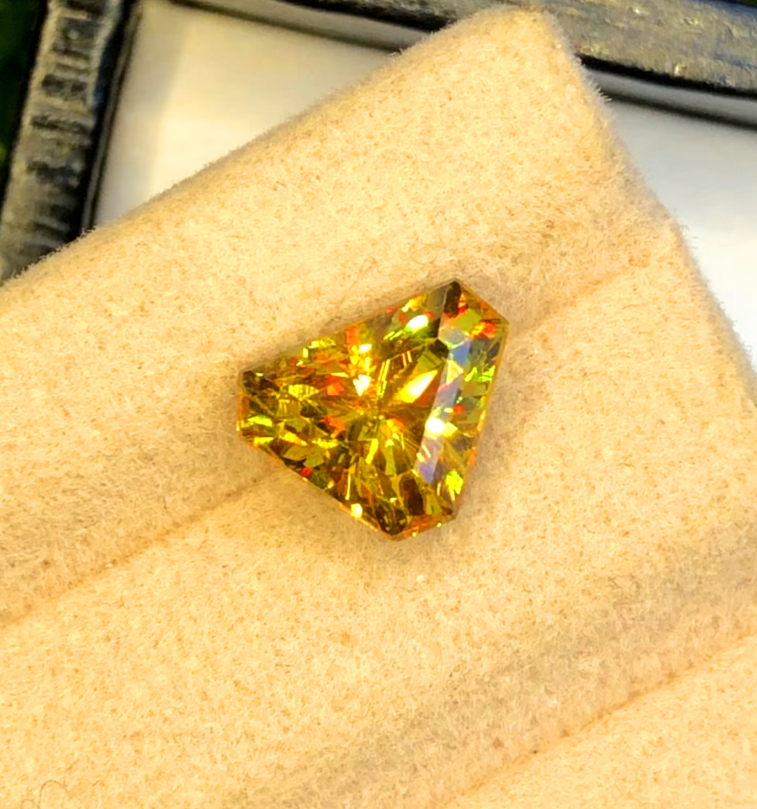 Sparkling Full Fire Sphene Titanite Gemstone With Strong Trichroism - 2.50 carats