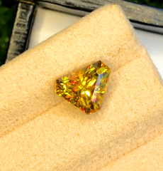 Sparkling Full Fire Sphene Titanite Gemstone With Strong Trichroism - 2.50 carats