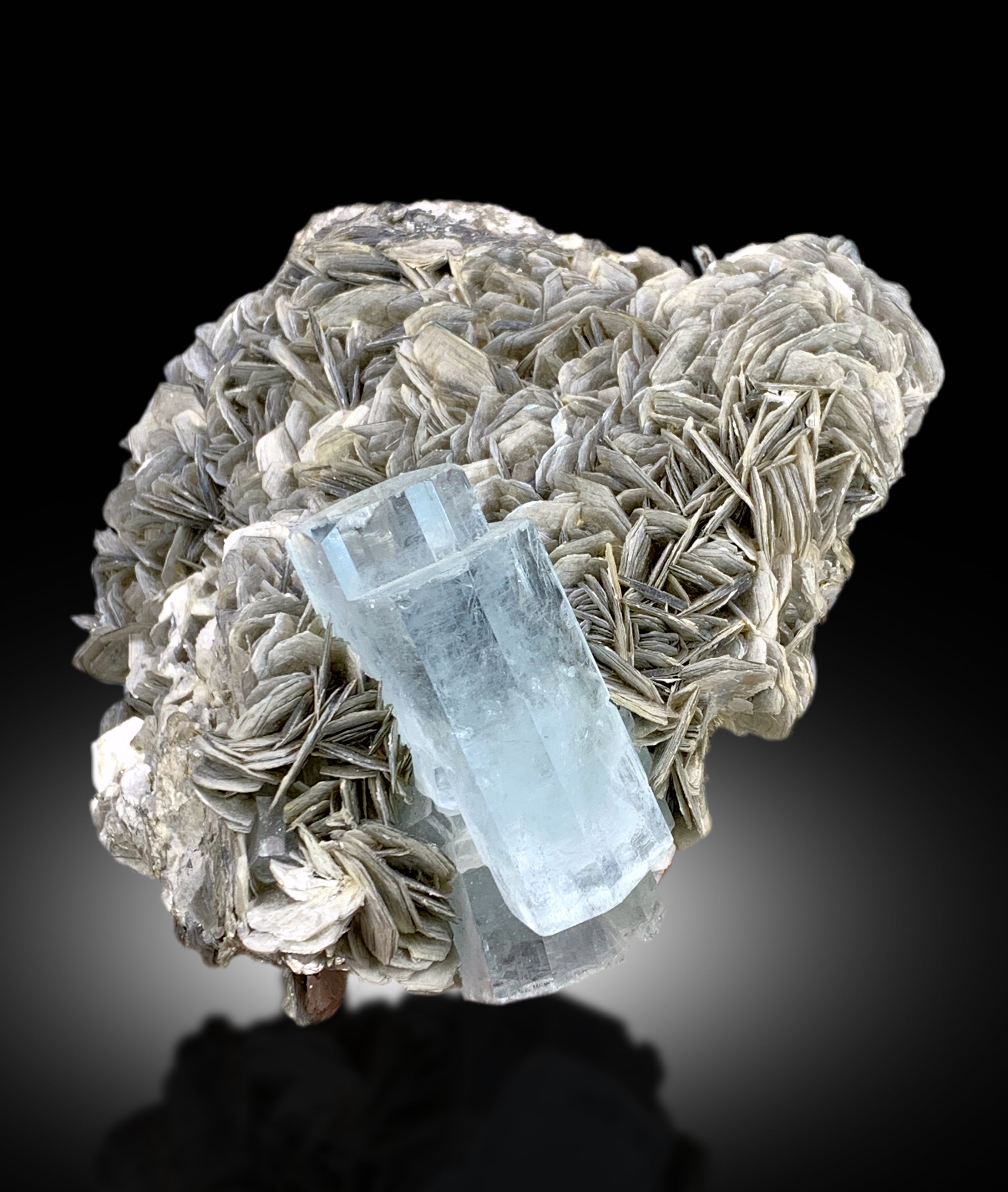 Natural Sky Blue Color Transparent Aquamarine Crystals with Muscovite Mica, Aquamarine Specimen, Raw Mineral, Fine Minerals - 1006 gram