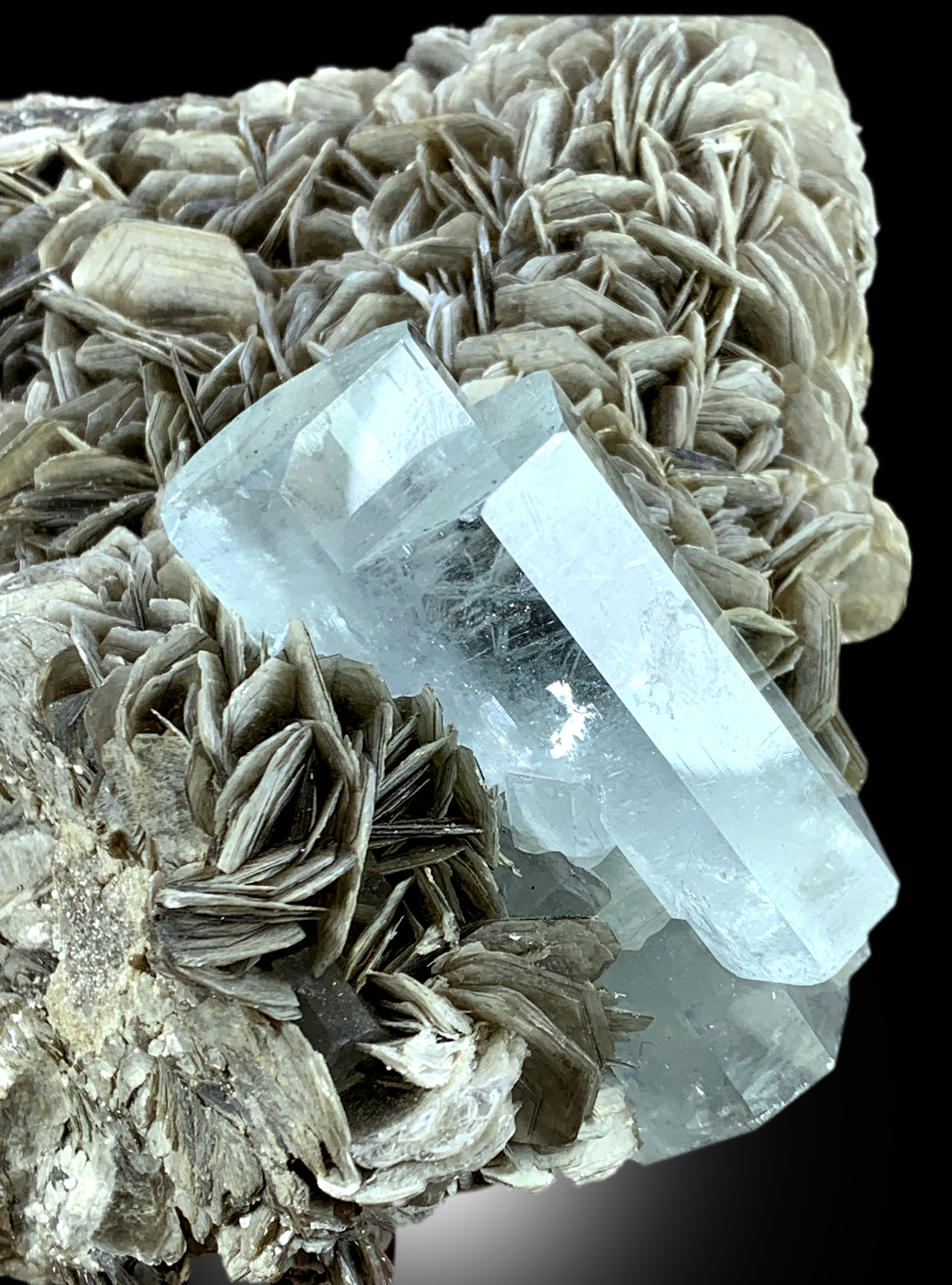 Natural Sky Blue Color Transparent Aquamarine Crystals with Muscovite Mica, Aquamarine Specimen, Raw Mineral, Fine Minerals - 1006 gram