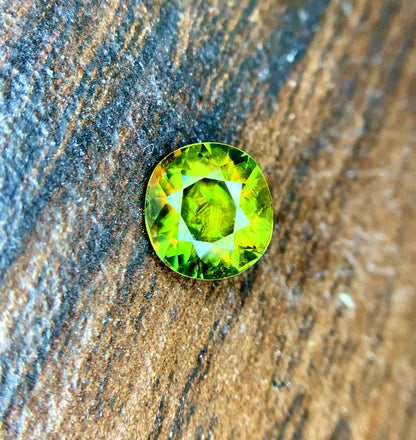 Full Fire Titanite Sphene Gemstone, Round Cut Faceted Sphene Cut Stone, Sphene Gemstone for Ring - 0.95 CT