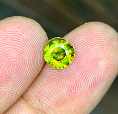 Full Fire Titanite Sphene Gemstone, Round Cut Faceted Sphene Cut Stone, Sphene Gemstone for Ring - 0.80 CT