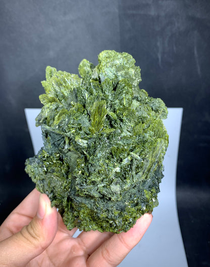 Tree Green Epidot Crystal From Pakistan - 744 Grams