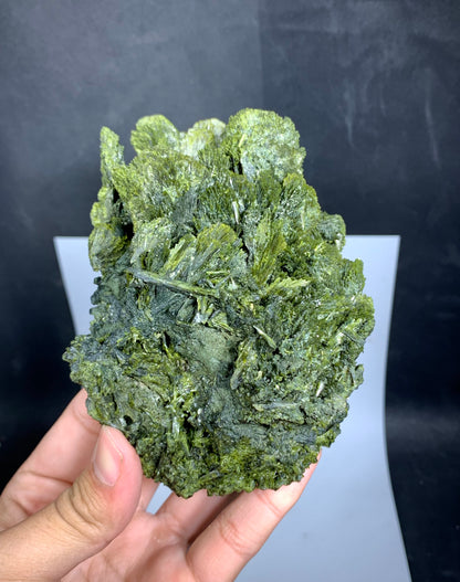 Tree Green Epidot Crystal From Pakistan - 744 Grams