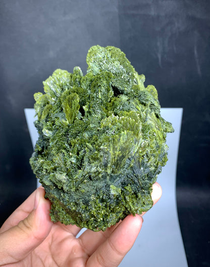 Tree Green Epidot Crystal From Pakistan - 744 Grams