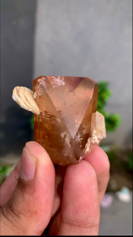 Topaz crystal from Skardu Pakistan - 55 grams