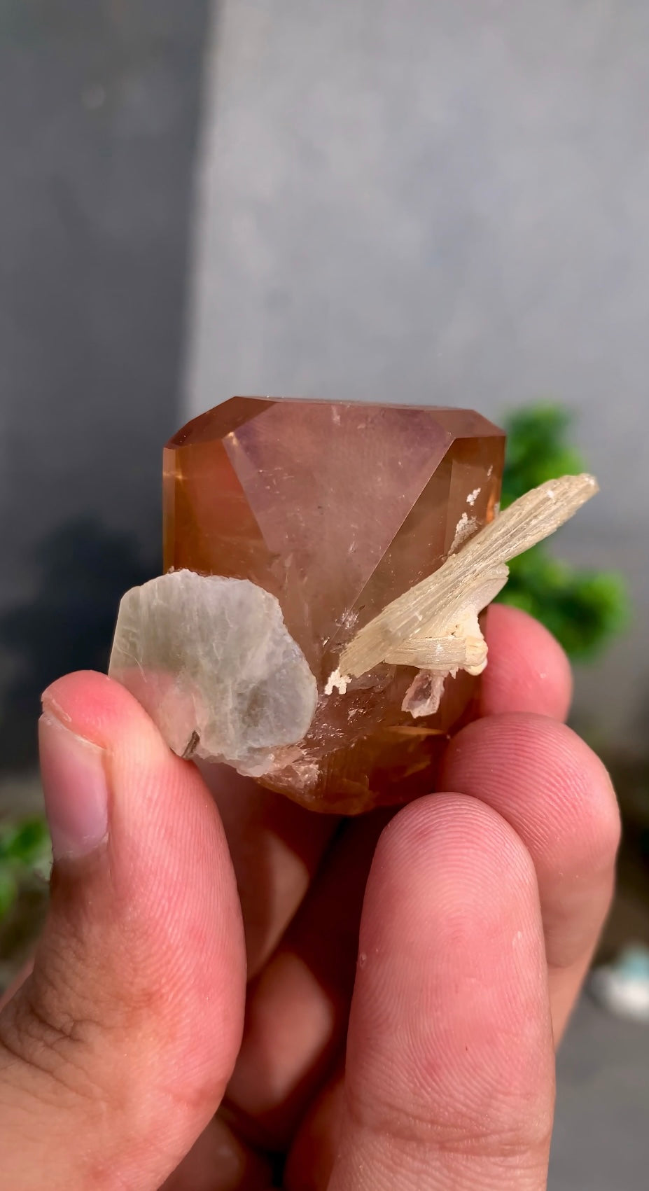 Topaz crystal from Skardu Pakistan - 55 grams