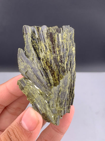 Green Epidot Cluster From Pakistan - 94 Grams
