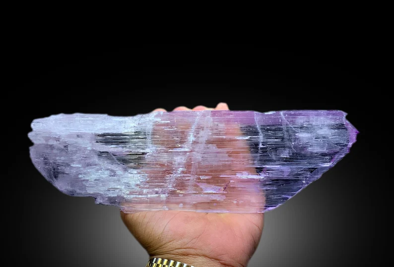 Kunzite crystal termination detail, mountain shape
Museum grade kunzite specimen, 240x80x15mm