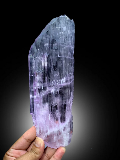 Kunzite crystal with damage free termination
Museum grade kunzite specimen, collector angle