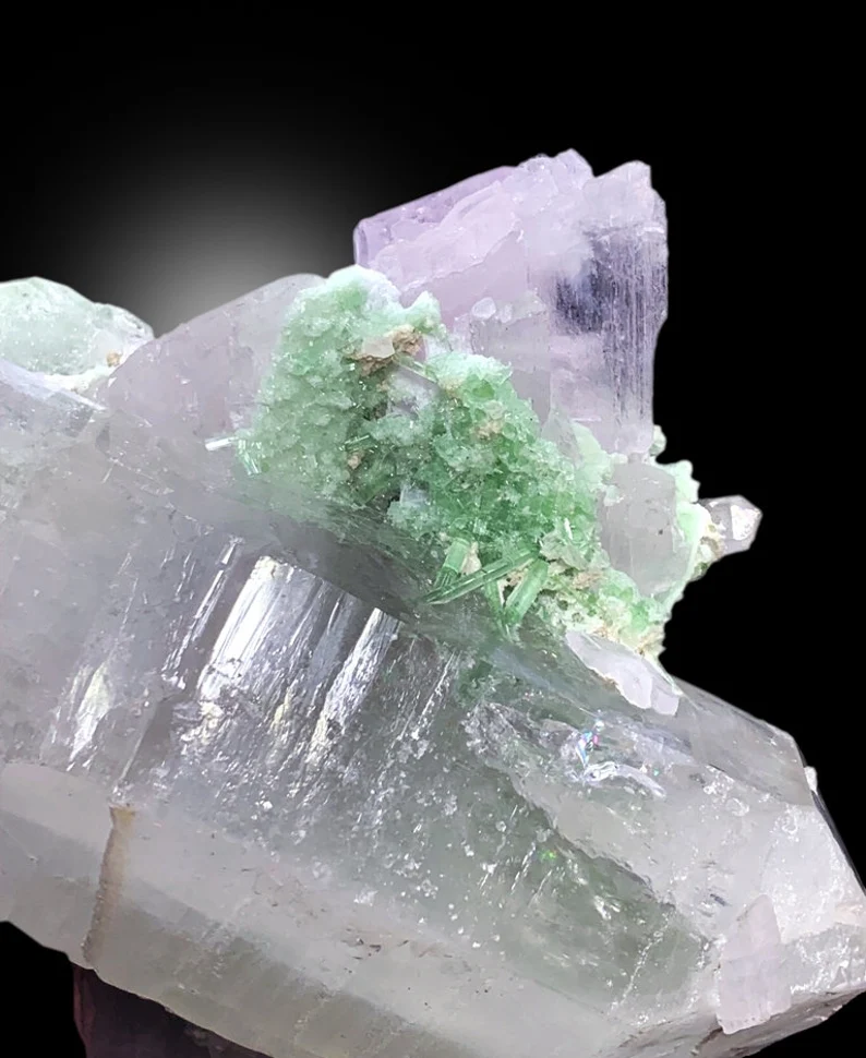 Kunzite tourmaline quartz combo, side angle view
Natural pink kunzite specimen, 190x130mm
Kunzite with green tourmaline, front view