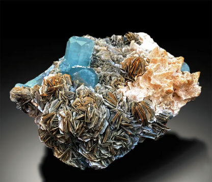Natural untreated aquamarine crystal specimen
Large 5.1 kg aquamarine collector specimen