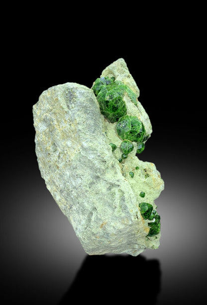 Premium green garnet crystal cluster
Natural rare mineral specimen Demantoid Garnet