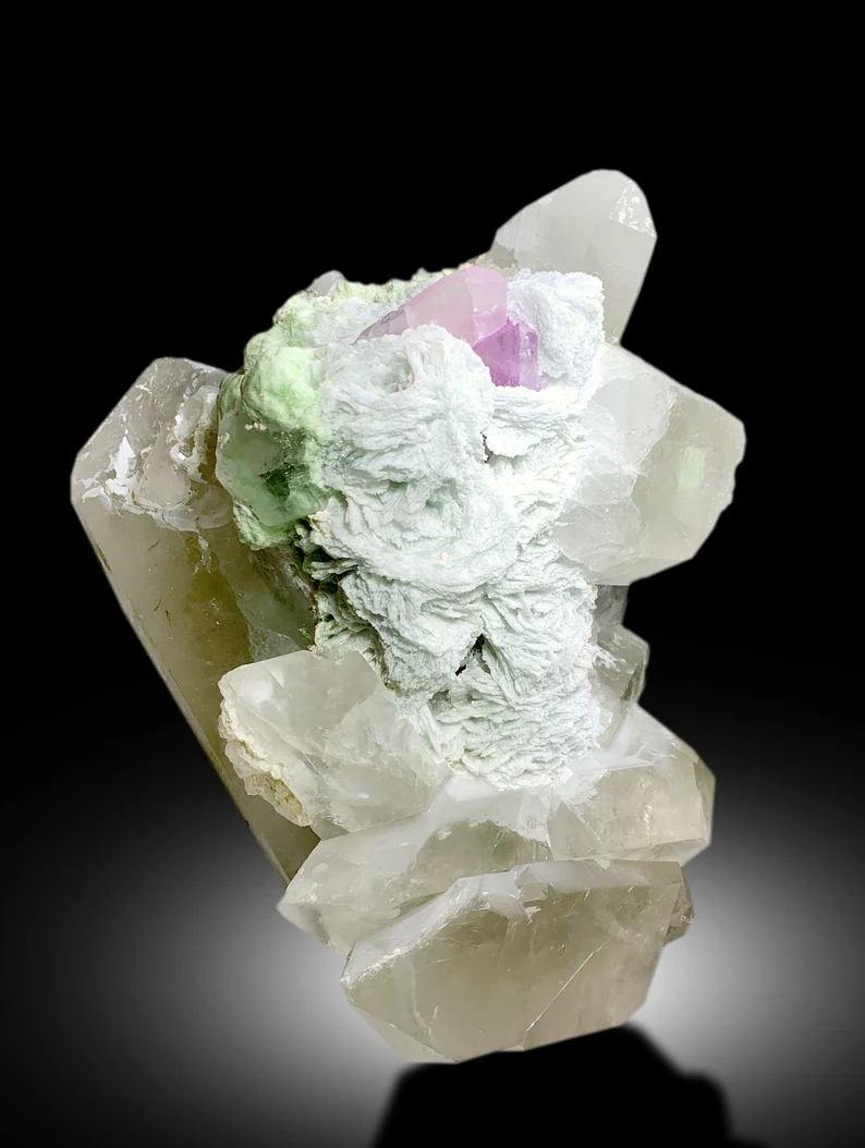 Large terminated crystals free of chips or damage