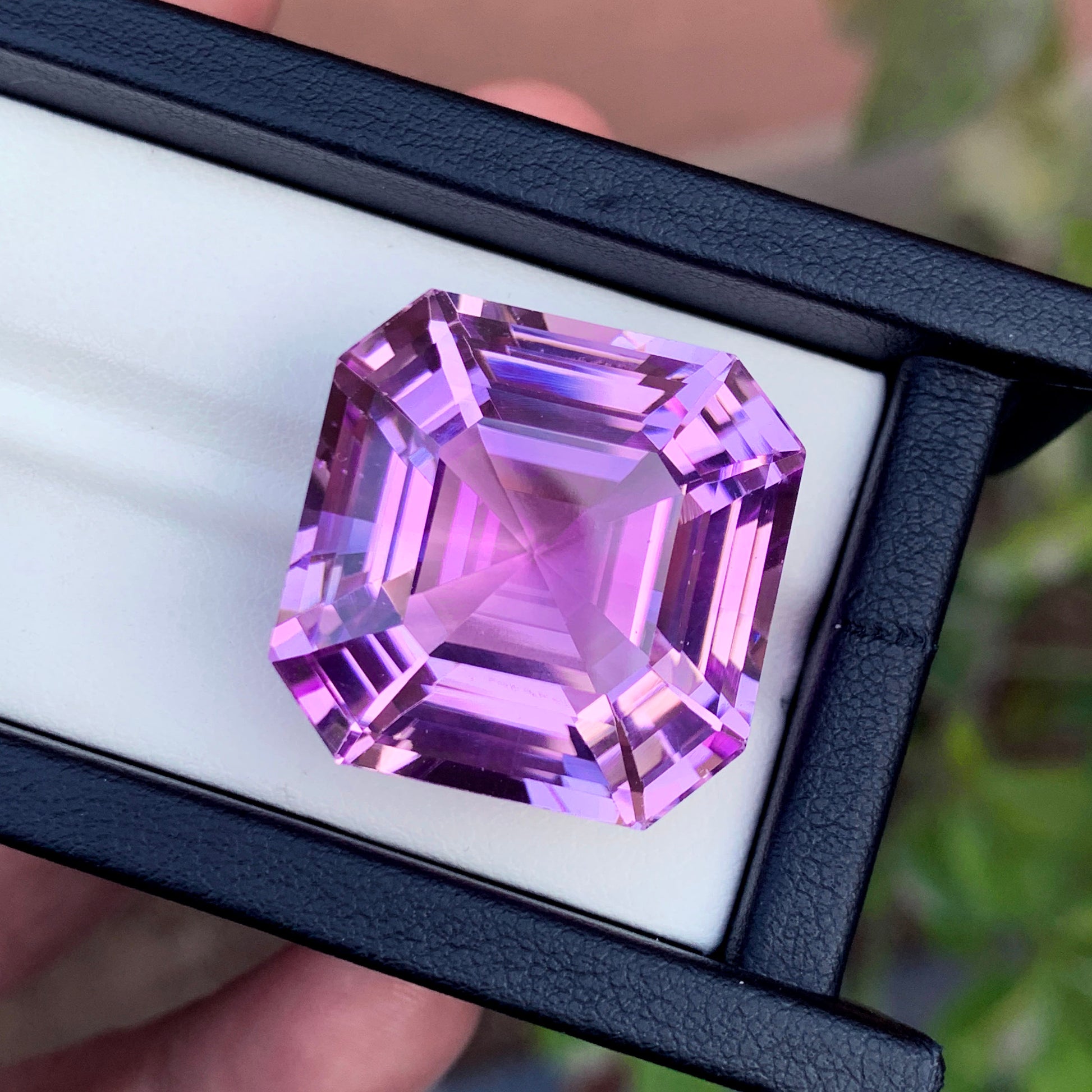 Lilac kunzite loose stone showing color shift
Large kunzite gemstone VVS clarity close-up