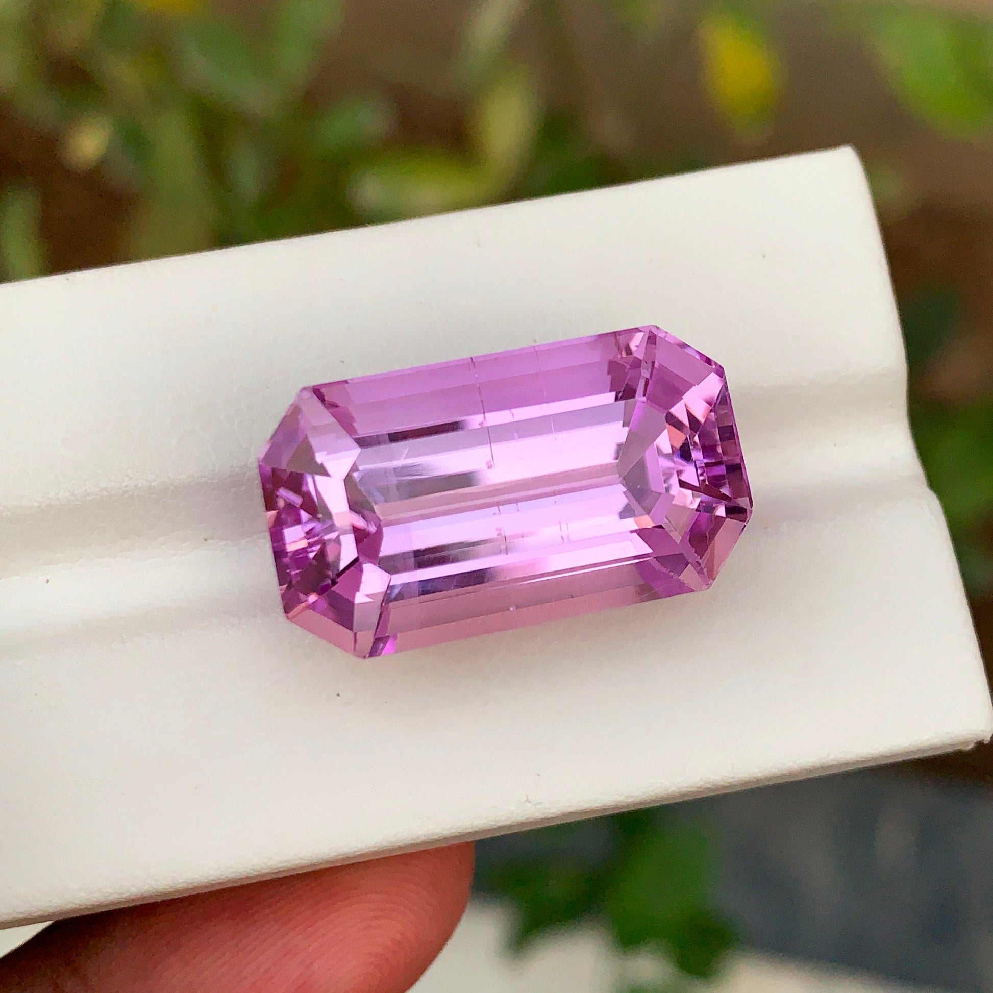 VVS clarity kunzite gemstone light display
Pink lilac kunzite cushion cut profile view
Natural spodumene kunzite Afghanistan 38ct loose stone
Lilac pink kunzite pendant jewelry stone 38.50ct