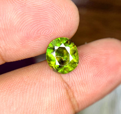 Sphene gemstone from Skardu, Pakistan, macro detail
Natural sphene stone showing color and brilliance
Loose oval sphene gemstone, larger center stone size